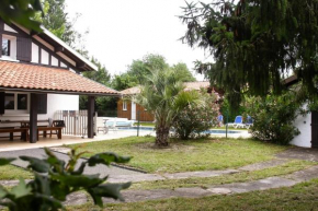 Villa spacieuse à Sainte-Eulalie-en-Born, terrasse, piscine privée